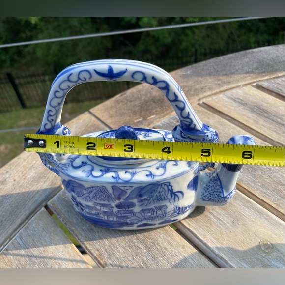 Signed Chinese Hand painted Blue & White Porcelain Teapot Houses & Mountains - Picture 9 of 9